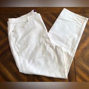 NWOT Gloria Vanderbilt Amanda white denim jeans.Size 18W Avg. Boot cut.5 pocket